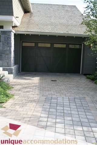 Furnished 3-bedroom + den house with a spacious driveway and stone accents. - 2550 Marr Creek Ct, West Vancouver