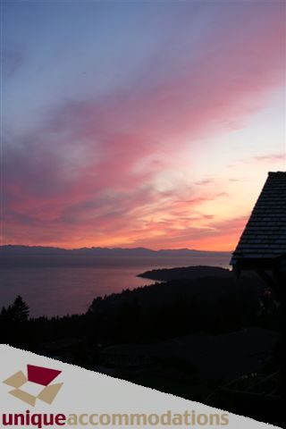 Furnished 3-bedroom + den house with stunning sunset views over the ocean. - 2550 Marr Creek Ct, West Vancouver