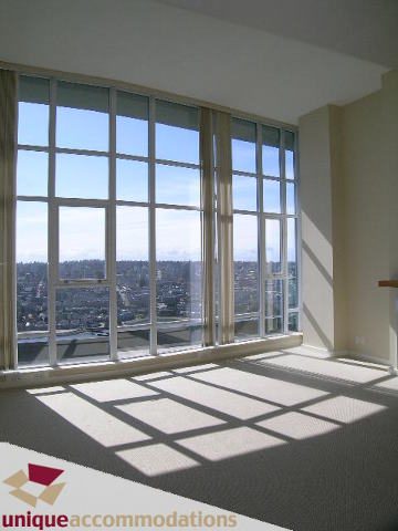 Bright living room with large windows offering a stunning city view and natural light. - 3602 - 583 Beach Crescent, Vancouver Downtown