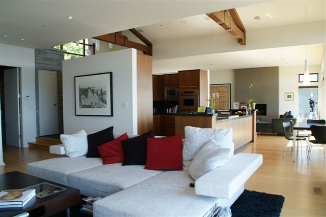 Open-concept living room with modern furniture and hardwood floors. - 2456 Hudson Court, West Vancouver