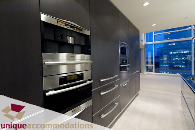 Bright kitchen with modern appliances and city view. - 903 - 1139 West Cordova Street, Vancouver Downtown