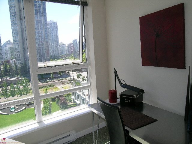 Bright dining area with city view, modern decor, and large windows. - 902 - 928 Beatty Street, Vancouver Downtown