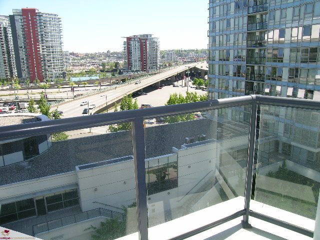 Furnished living room with city view and glass railing. - 902 - 928 Beatty Street, Vancouver Downtown