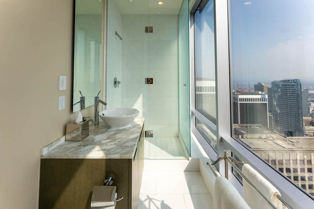 downtown vancouver apartment rental in the shangri la tower
