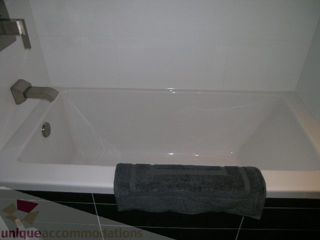 Spacious bathroom with modern fixtures and a sleek bathtub. - 1209 - 1055 Richards Street, Vancouver Downtown
