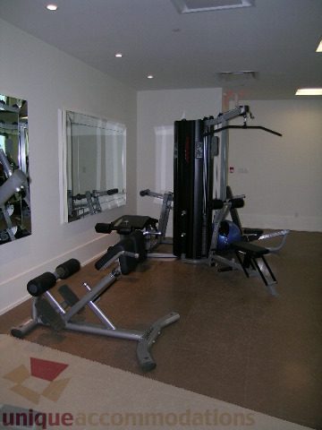 Furnished gym with exercise equipment and mirrors, located in a 2-bedroom condo. - 1209 - 1055 Richards Street, Vancouver Downtown