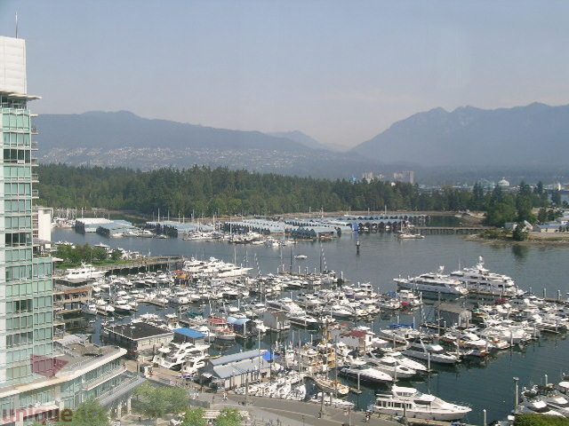 Bright living room with stunning city view and marina, overlooking mountains. - 1403 - 555 Jervis Street, Vancouver Downtown
