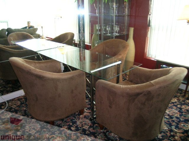 Furnished dining area with glass table and plush chairs, carpeted floor. - 1403 - 555 Jervis Street, Vancouver Downtown
