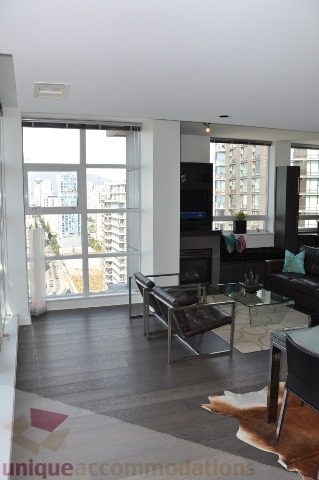 Bright living room with hardwood floors, city view, and modern furniture. - 2702 - 638 Beach Crescent, Vancouver Downtown