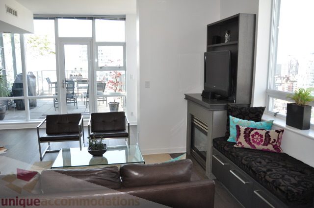 Furnished living room with hardwood floors, city view, and modern decor. - 2702 - 638 Beach Crescent, Vancouver Downtown