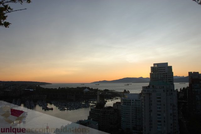 Furnished 2-bedroom + den with stunning city view at sunset. - 2702 - 638 Beach Crescent, Vancouver Downtown