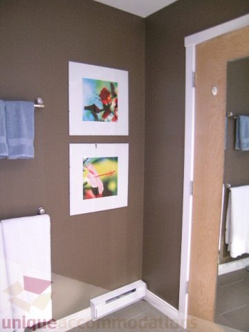 Bathroom with brown walls, framed art, and towel rack. - 981 Richards Street, Vancouver Downtown
