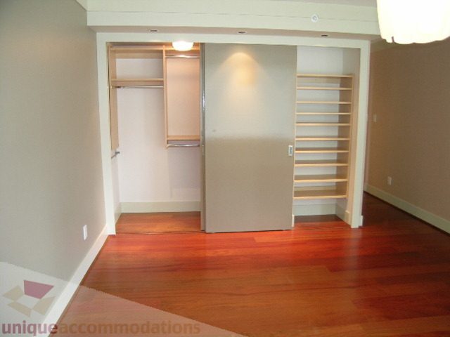 Bright living room with hardwood floors and a built-in closet. - 603 - 1383 Marinaside Crescent, Vancouver Downtown