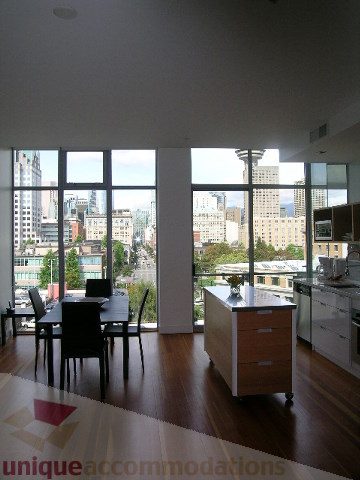 Furnished 1-bedroom condo with hardwood floors, city view, and modern kitchen. - 902 - 528 Beatty Street, Vancouver Downtown