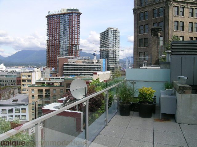 Furnished balcony with city view and modern furnishings. - 902 - 528 Beatty Street, Vancouver Downtown