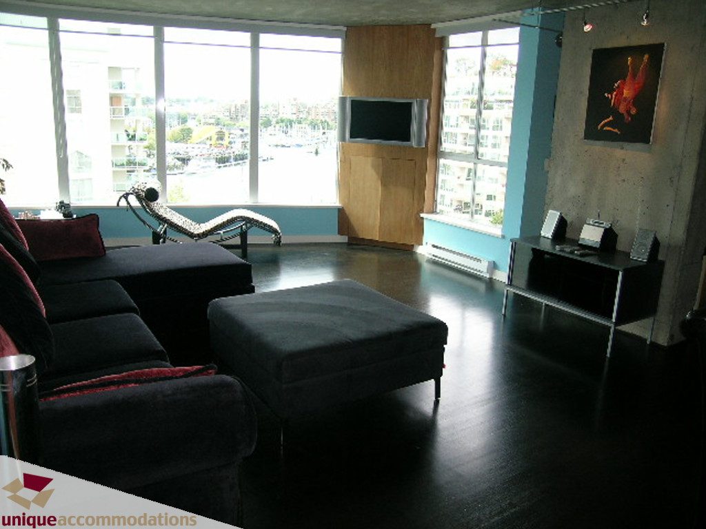 Spacious living room with modern furniture, hardwood floors, and a city view. - 705 - 1500 Howe street, Vancouver Downtown