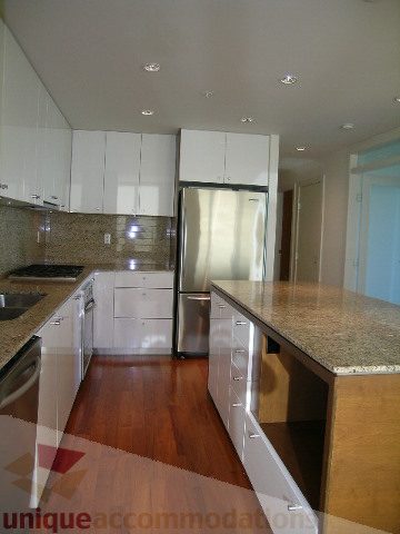 Bright kitchen with granite countertops and hardwood floors, showcasing a modern design. - 2401 - 1005 Beach Avenue, Vancouver Downtown