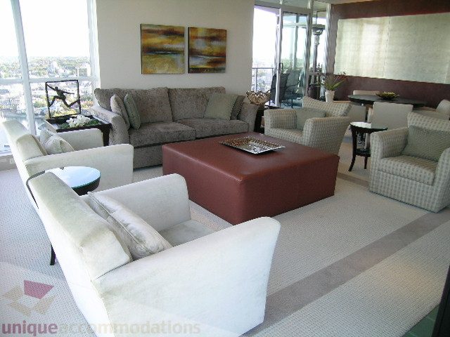 Spacious living room with large windows, city view, and modern furniture. - 4303 - 1408 Strathmore Mews, Vancouver Downtown