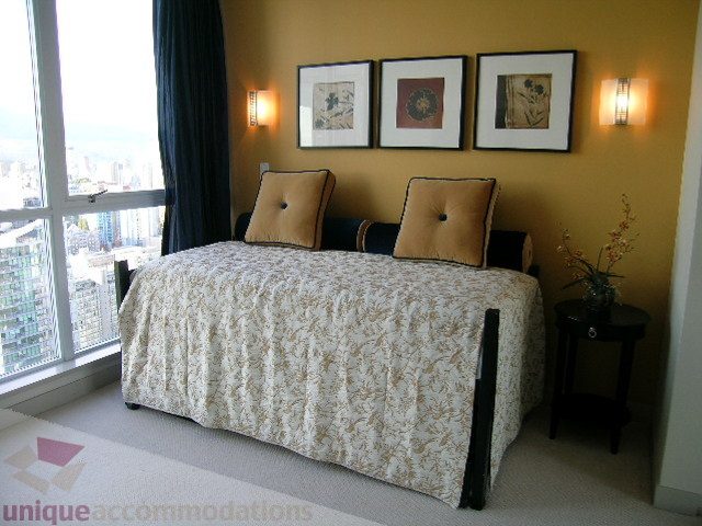 Spacious living room with city view, modern decor, and comfortable seating. - 4303 - 1408 Strathmore Mews, Vancouver Downtown