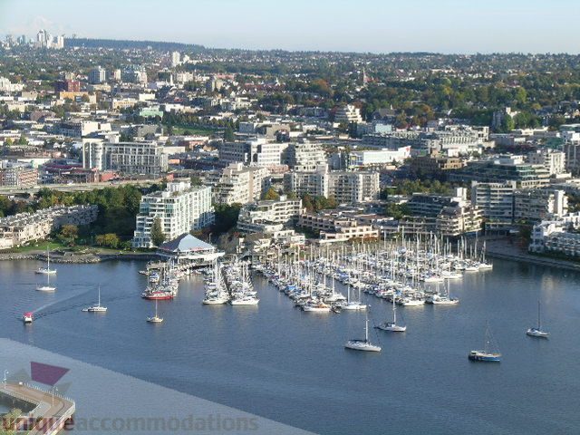 Furnished 3-bedroom condo with stunning city view and marina access. - 4303 - 1408 Strathmore Mews, Vancouver Downtown