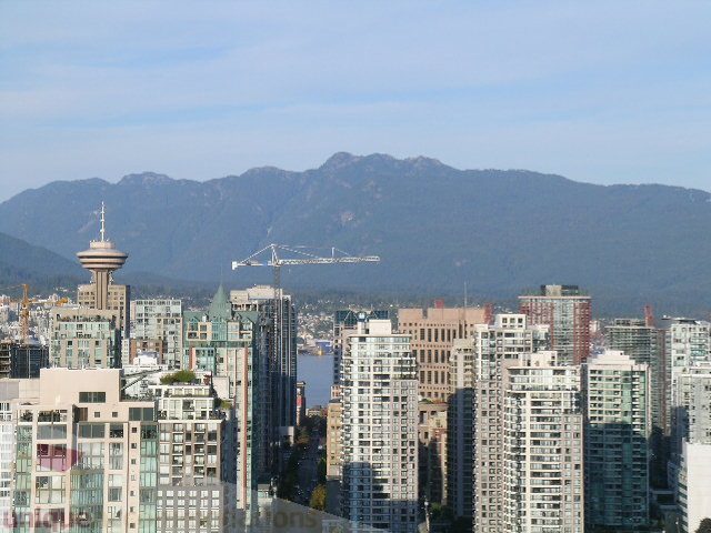 Bright living room with city view and modern furnishings. - 4303 - 1408 Strathmore Mews, Vancouver Downtown