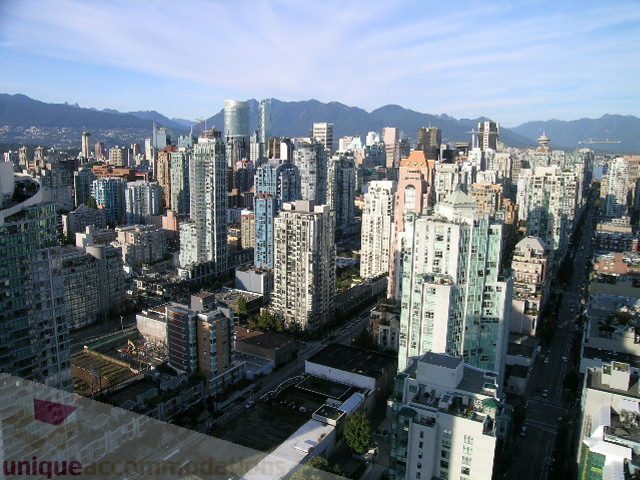 Furnished 3-bedroom condo with stunning city view, overlooking downtown Vancouver. - 4303 - 1408 Strathmore Mews, Vancouver Downtown