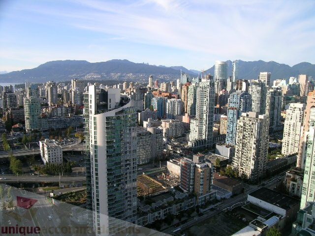 Furnished 3-bedroom condo with stunning city view and modern amenities. - 4303 - 1408 Strathmore Mews, Vancouver Downtown