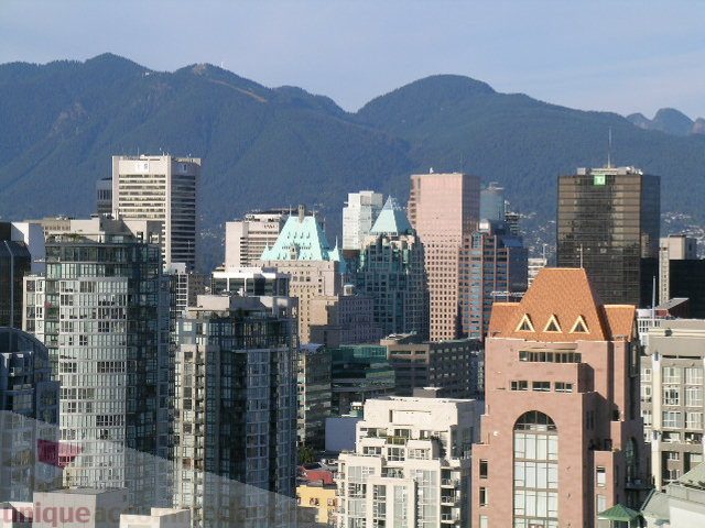 Spacious 3-bedroom condo with stunning city view and modern furnishings. - 4303 - 1408 Strathmore Mews, Vancouver Downtown