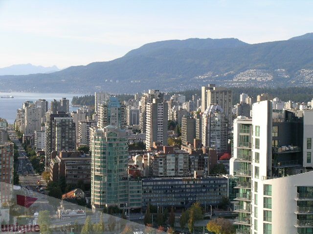 Furnished 3-bedroom condo with stunning city view and modern decor. - 4303 - 1408 Strathmore Mews, Vancouver Downtown