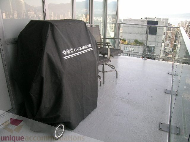 Bright balcony with city view, covered barbecue grill, and modern furniture. - 4303 - 1408 Strathmore Mews, Vancouver Downtown