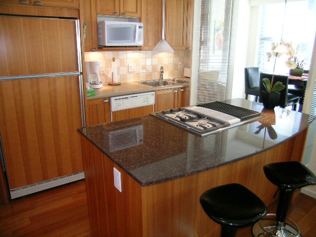 Bright kitchen with granite countertops, hardwood floors, and a city view. - 1102 - 1723 Alberni Street, Vancouver Downtown