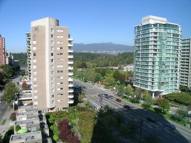 Bright living room with city view and modern furnishings. - 1102 - 1723 Alberni Street, Vancouver Downtown