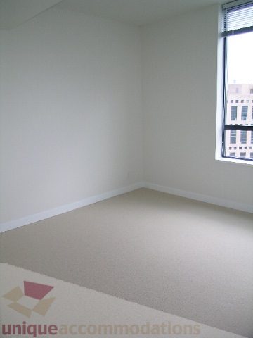 Bright den with city view and carpeted floor. - 2804-788 Richards Street, Vancouver Downtown