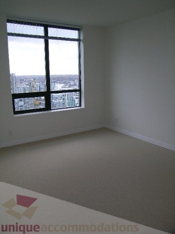 Bright living room with city view and large window. - 2804-788 Richards Street, Vancouver Downtown
