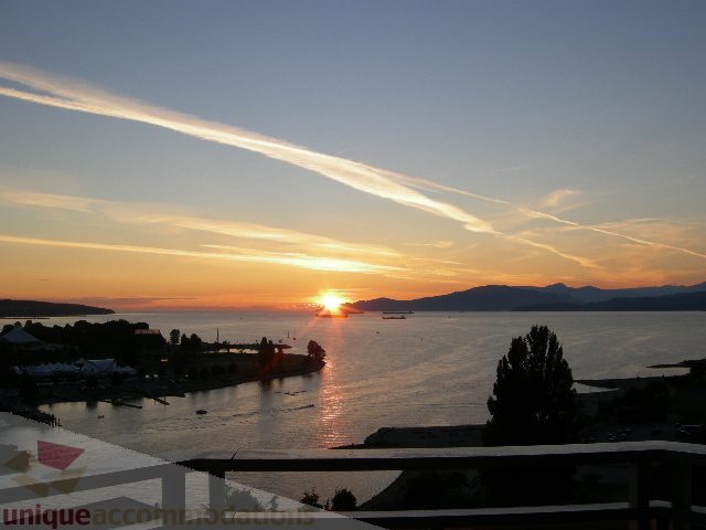 Bright balcony with stunning sunset view over the ocean and mountains. - 1602 - 1005 Beach Ave., Vancouver Downtown