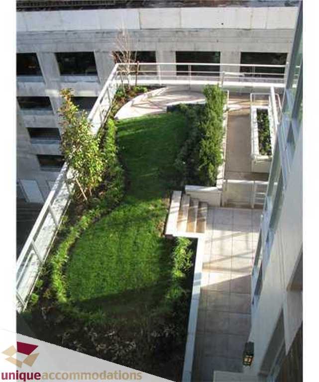 Furnished 1-bedroom + den with green roof garden and modern balcony. - 808 - 565 Smithe Street, Vancouver Downtown