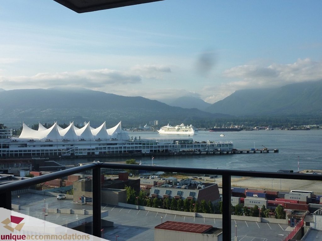 Spacious 2-bedroom condo with stunning city view, overlooking the waterfront and mountains. - 1409 - 108 West Cordova, Vancouver Downtown