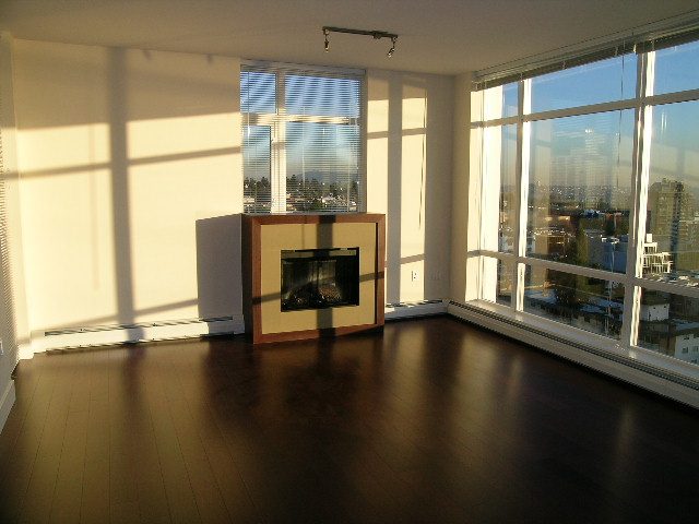 1401 - 1320 Chesterfield Ave - Condo - Lonsdale - Photo 25 of 39