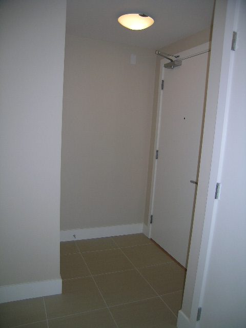 902 - 158 West 13th Street - Condo - Lonsdale - Photo 2 of 41