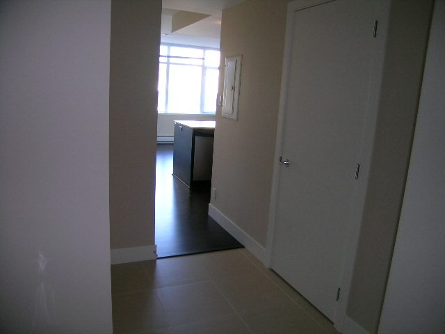 902 - 158 West 13th Street - Condo - Lonsdale - Photo 3 of 41