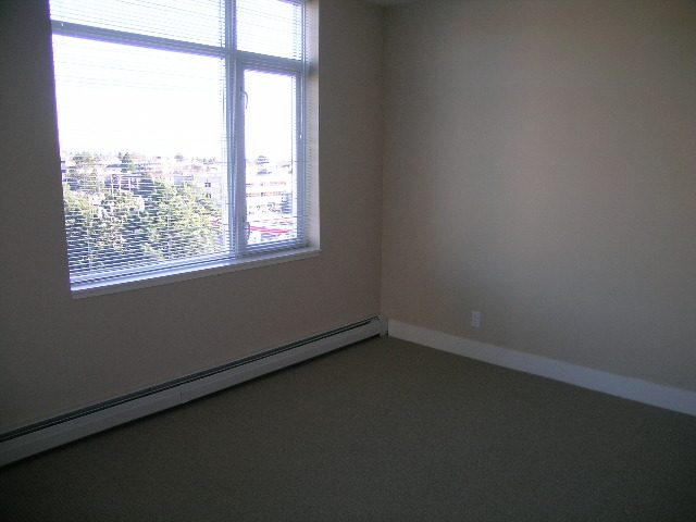 902 - 158 West 13th Street - Condo - Lonsdale - Photo 9 of 41