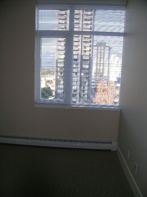 902 - 158 West 13th Street - Condo - Lonsdale - Photo 23 of 41