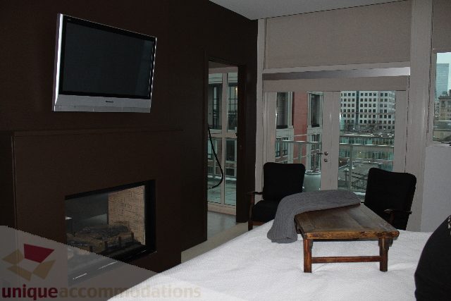 Furnished living room with city view and modern decor. - 701 - 546 Beatty Street, Vancouver Downtown