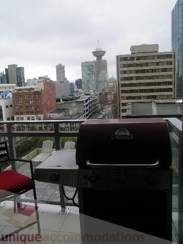 Furnished balcony with outdoor grill and city view. - 1106 - 788 Richards Street, Vancouver Downtown