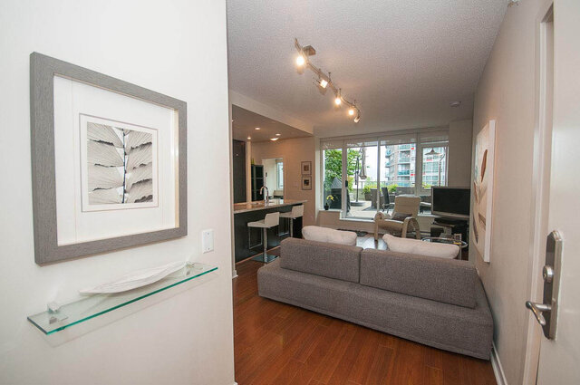 Spacious living room with hardwood floors, city view, and modern furnishings. - 903 - 821 Cambie Street, Vancouver Downtown