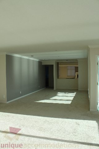 Spacious living room with carpeted floors and neutral walls. - 900 - 1919 Beach Ave, Vancouver Downtown