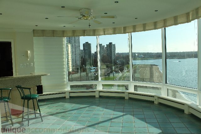 Bright living room with panoramic city view and tiled floor. - 900 - 1919 Beach Ave, Vancouver Downtown