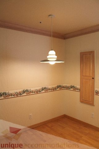 Bright living room with hardwood floors and a striped wallpaper border. - 900 - 1919 Beach Ave, Vancouver Downtown