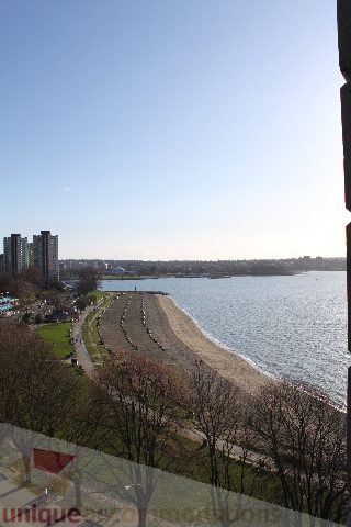 Bright living room with stunning city view and waterfront access. - 900 - 1919 Beach Ave, Vancouver Downtown