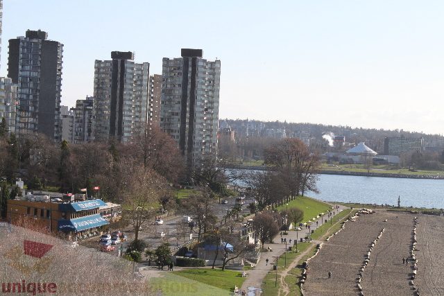 Furnished 3-bedroom + den with city view and waterfront access. - 900 - 1919 Beach Ave, Vancouver Downtown